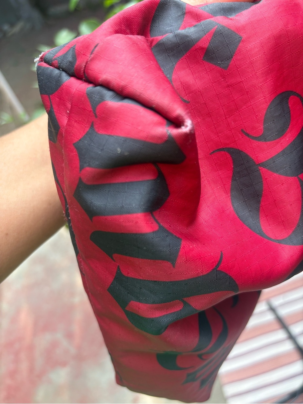 Vtg 2000s L.A.M.B. x LeSportsac Red Old English Print Crossbody Bag Gwen Stefani - Picture 7 of 16